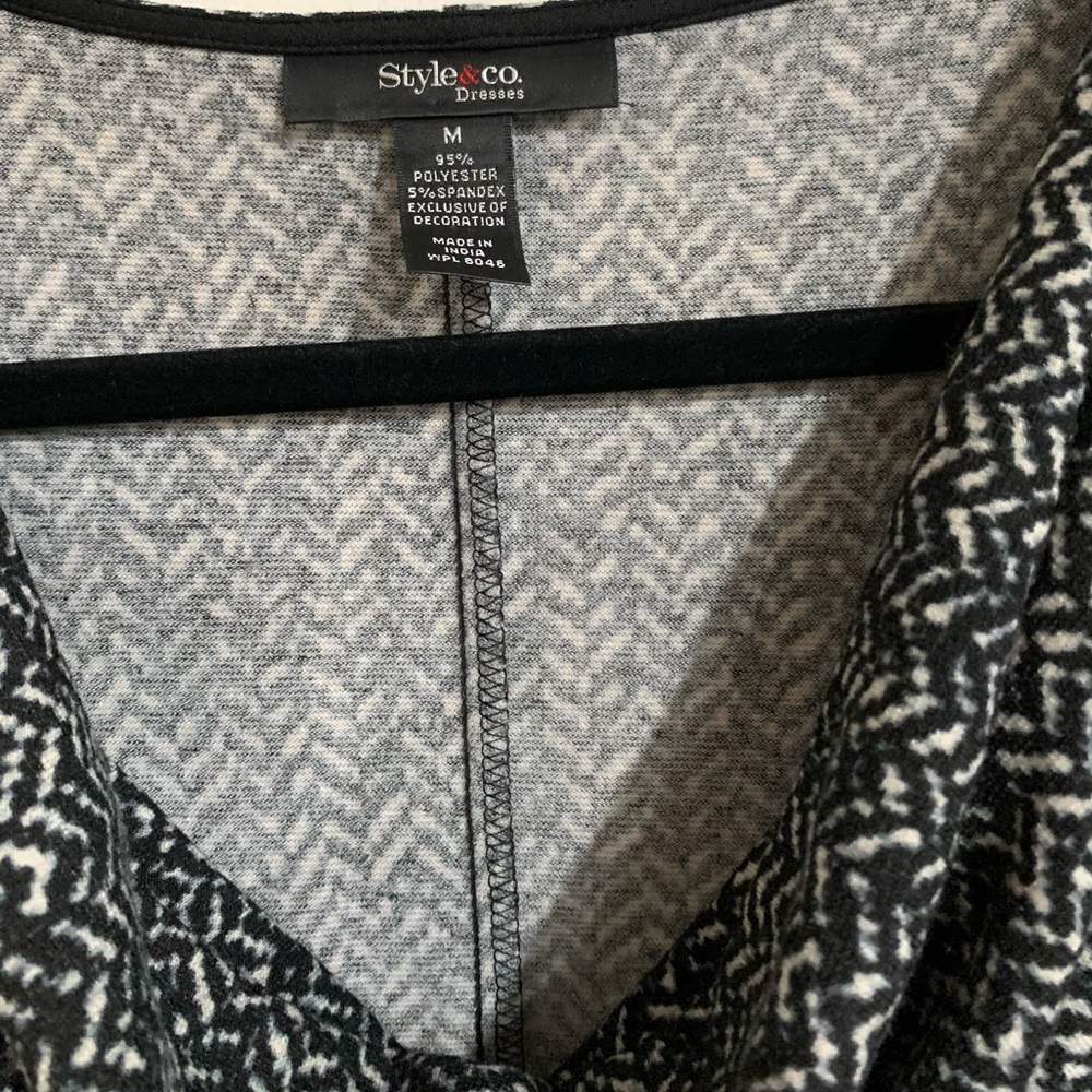 Black White Pattern Cowl Neck Lightweight Dress W/ Fringe Detail Size M Stretch - Picture 6 of 6